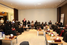 4 مدرسات يلبين دعوة ومشاركة حفل عيد الام في وزارة الاقتصاد - مقر أبوظبي