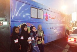 مشاركة طلبة جامعة العين في حملة التبرع بالدم 