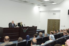 لقاء رئيس الجامعة الأستاذ الدكتور غالب الرفاعي بالطلبة الجدد