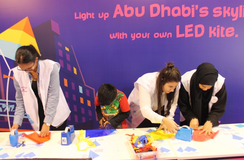 مشاركة طلبة الجامعة في مهرجان أبوظبي للعلوم