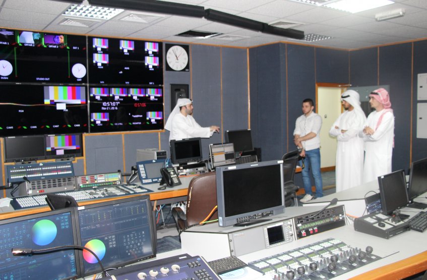 Students visit to Dubai TV On the occasion of World Television Day - Al Ain Campus