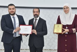 تكريم طلبة لائحة شرف الجامعة للفصل الأول 2021-2022 (مقر أبوظبي)